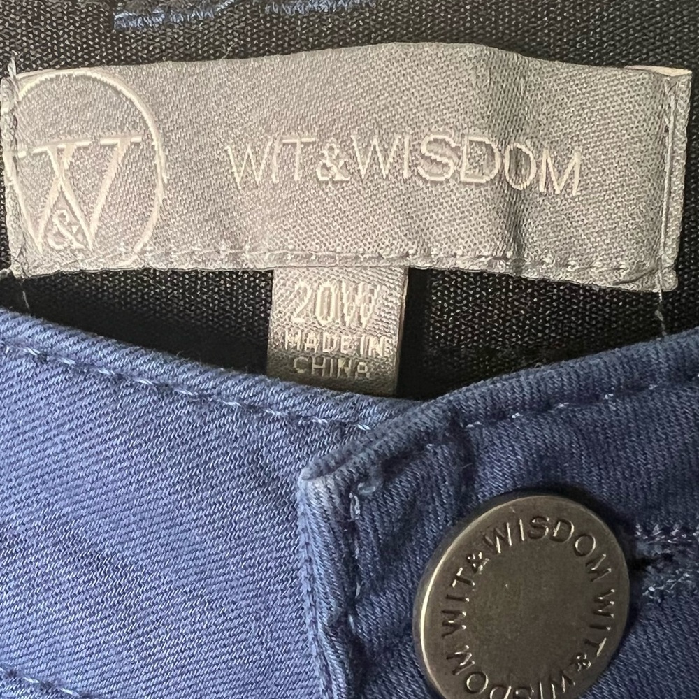 Wit & Wisdom Coastal Blue Shorts Size 20W - Picture 5 of 9